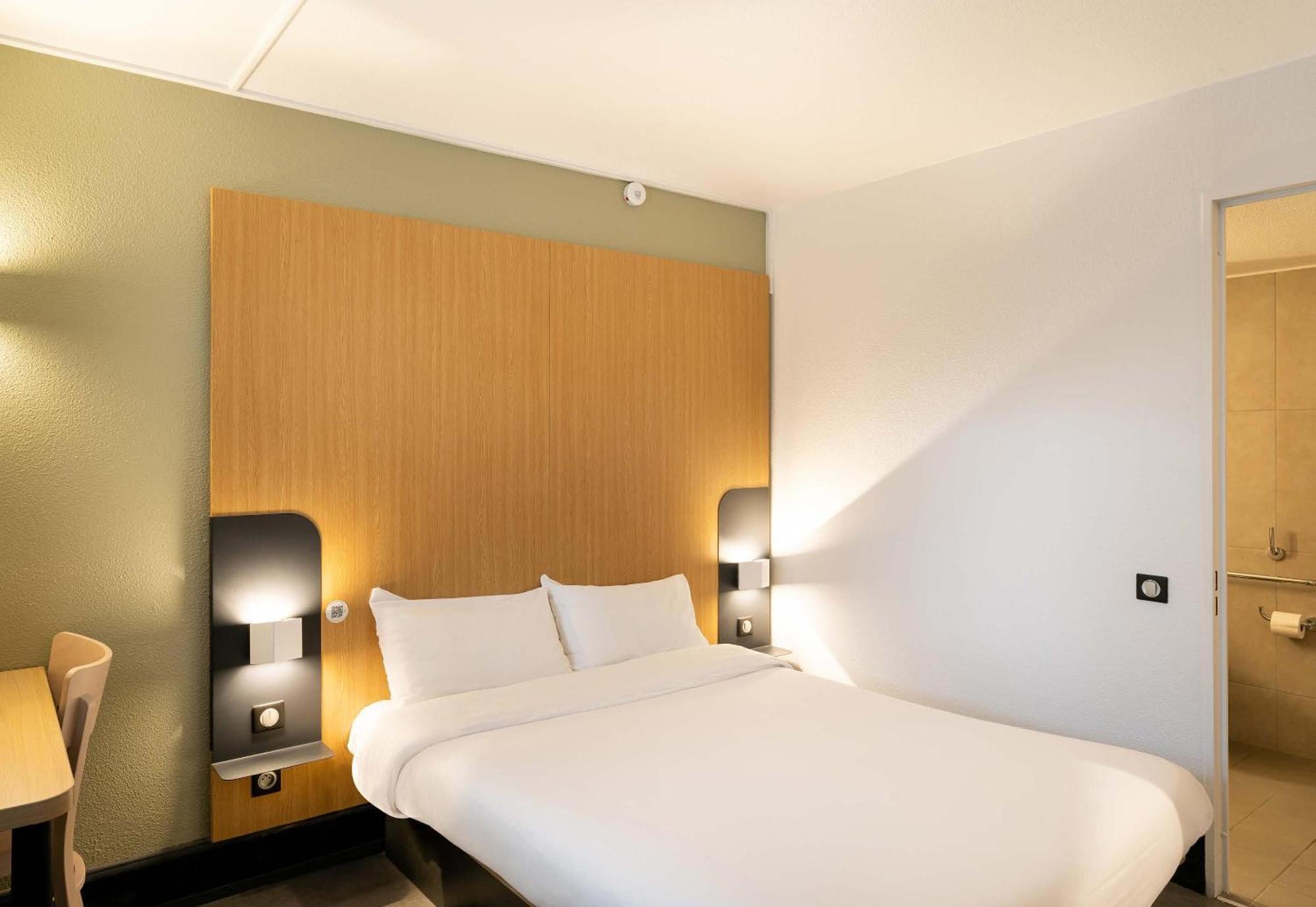 Chambre Double - Accessible aux Personnes à Mobilité Réduite